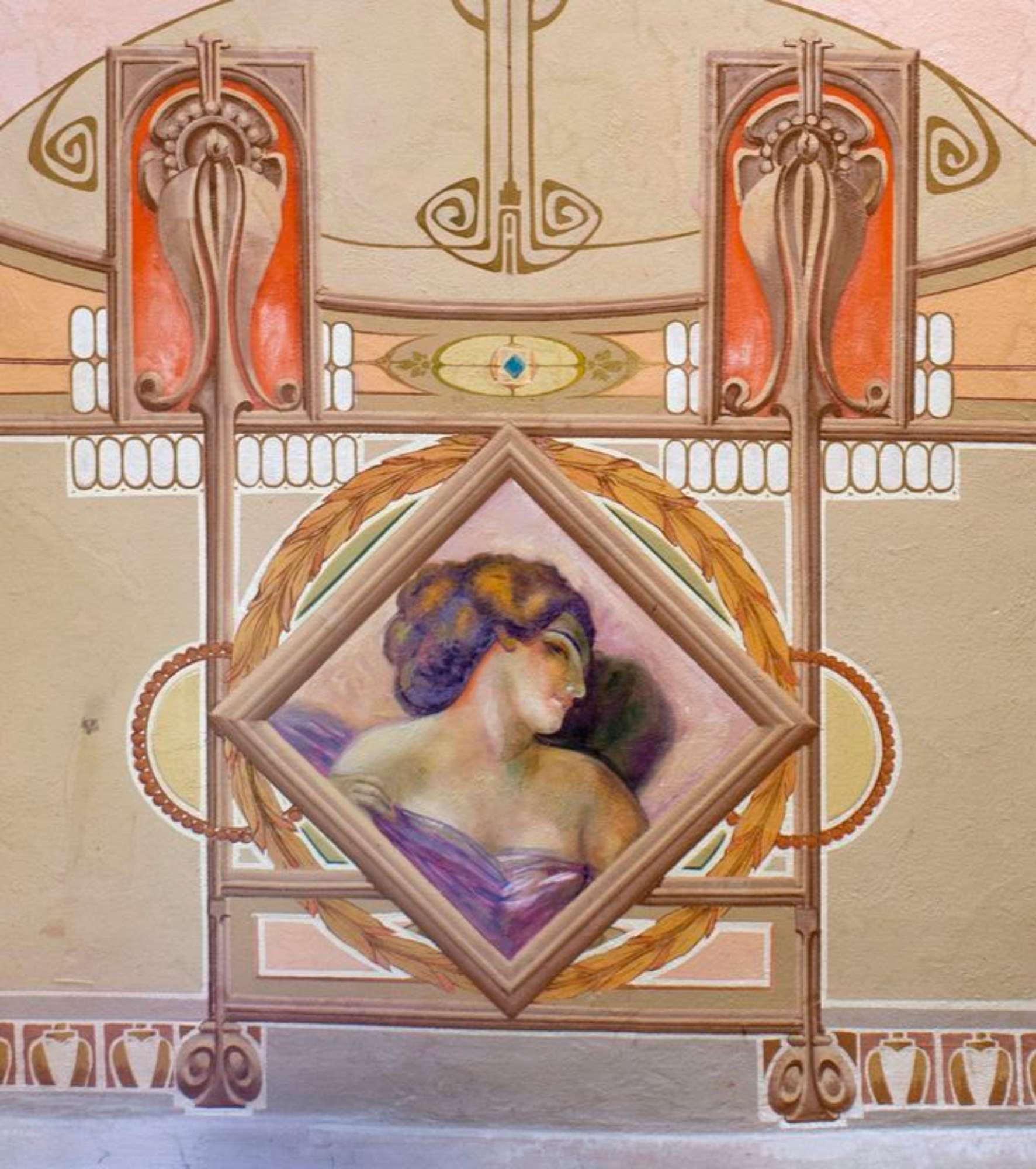 Gualtieri, Teatro Sociale, particolari della decorazione di un retropalco (foto Andrea Scardova, IBC) 2017